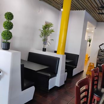 Huevos Avenue - Booths by bar area - Mexican Near Me - Henderson, Nevada