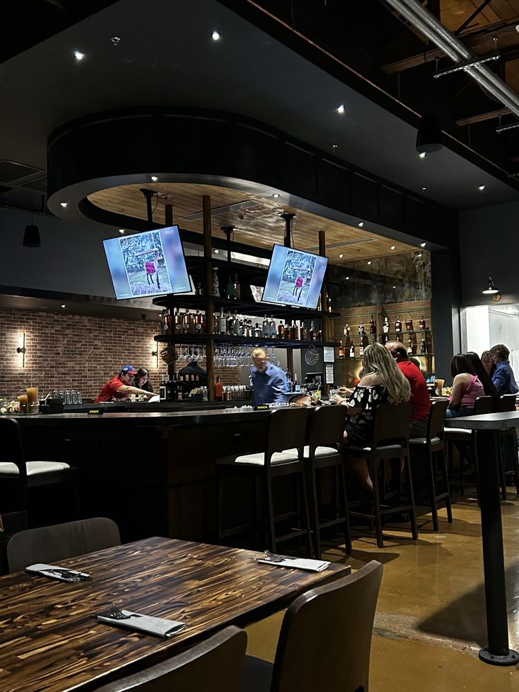 Pour Therapy Az Logo