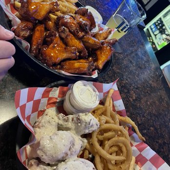 Tanner's Grill & Bar - Full size and small traditional wings - Pizza Near Me - Kimberly, Wisconsin Tanner's Grill & Bar - Full size and small traditional wings - Pizza Near Me - Kimberly, Wisconsin