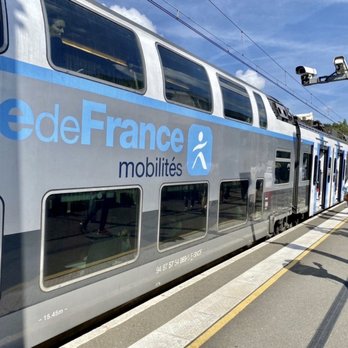 Gare de Lyon - Exterior of a île de France Mobilités train car - Train Stations Near Me - Paris, 75