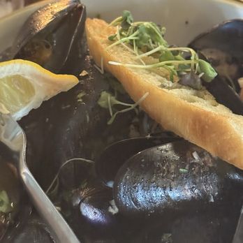 Youell's Oyster House - Mussels in white wine sauce - Seafood Near Me - Allentown, Pennsylvania