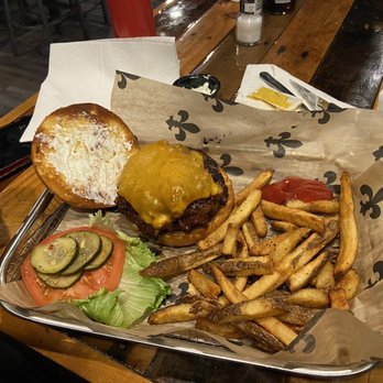 KnuckleHeads - Bacon jam burger - American Near Me - Ocean Springs, Mississippi