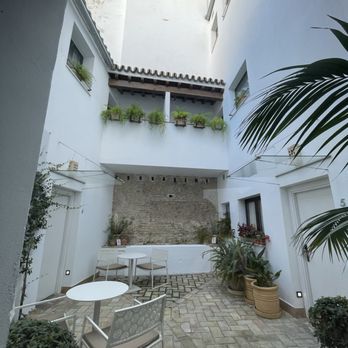 Hotel Legado Alcazar - Cutest courtyard - Hotels Near Me - Seville, SE