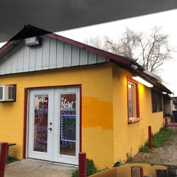 Alonso's Crawfish Shack - Outside of business.