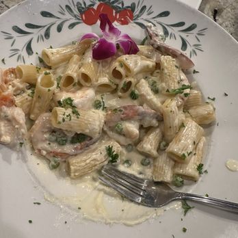 Mona Lisa Cucina - Rigatoni Con Gamberi e Limoncello - Italian Near Me - Huntington Beach, California Mona Lisa Cucina - Rigatoni Con Gamberi e Limoncello - Italian Near Me - Huntington Beach, California