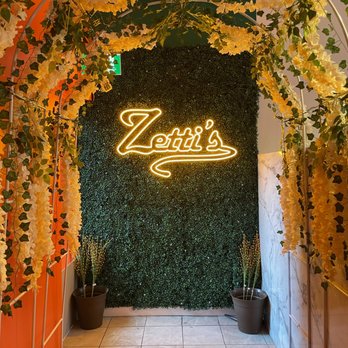 Zetti's Creamery - the entrance to the restaurant - Ice Cream & Frozen Yogurt Near Me - Montreal, Quebec Zetti's Creamery - the entrance to the restaurant - Ice Cream & Frozen Yogurt Near Me - Montreal, Quebec