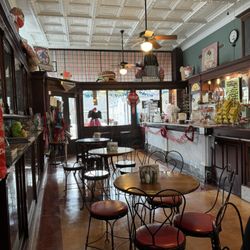 The Corner Shop - Great atmosphere!
