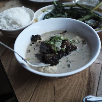 Eem - White Curry with Brisket Burnt Ends - Cocktail Bars Near Me - Portland, Oregon