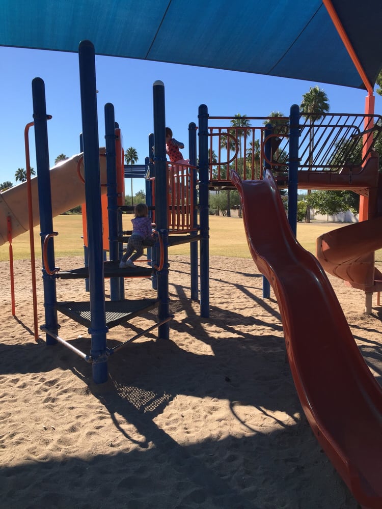 HIGHLAND VISTA SWIMMING POOL Updated October 2024 315 N Woodland