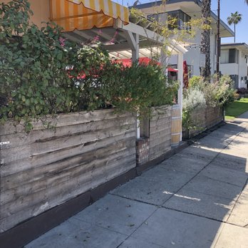 Genovese's Kitchen - Side to the patio al frisco - Pizza Near Me - Alhambra, California