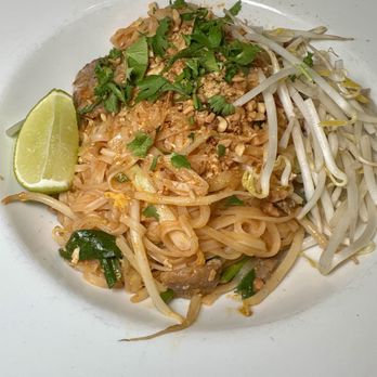 The Elephant Trail - Pad Thai - Thai Near Me - Avon, Connecticut