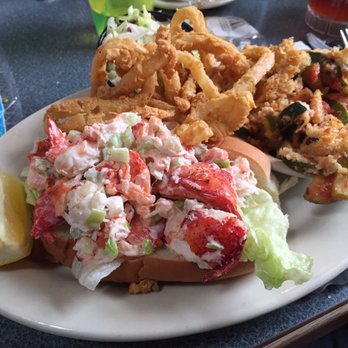 Satuit Tavern - Lobster roll - Seafood Near Me - Scituate, Massachusetts