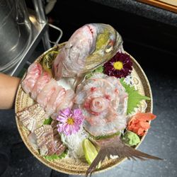 Kasabi Hibachi - The grand line ( assorted sashimi and nigiri )