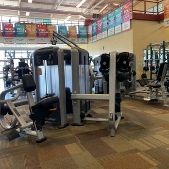 Carondelet Park Rec Complex - Weight lifting area going back to the windows - Gyms Near Me - St. Louis, Missouri
