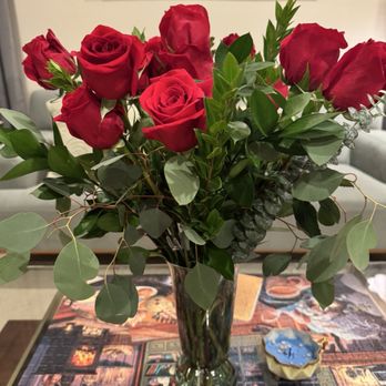 Lilac Flower Shop - Gorgeous long stemmed red roses - Floral Designers Near Me - San Diego, California
