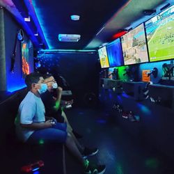 Phoenix Virtual Reality Game Truck - Game Truck "Luigi": 5 TVs inside, 2 TVs outside. PS4, PS4 VR, XBox 360, Nintendo Switch. Max 20 people