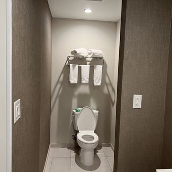 SpringHill Suites by Marriott Montgomery Downtown - Bathroom in room 225: two room suite, two queen with trundle bed - Hotels Near Me - Montgomery, Alabama SpringHill Suites by Marriott Montgomery Downtown - Bathroom in room 225: two room suite, two queen with trundle bed - Hotels Near Me - Montgomery, Alabama