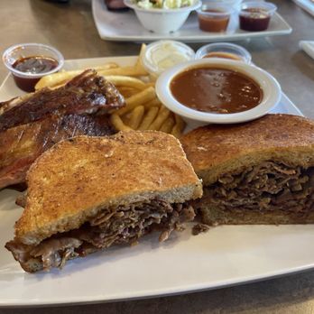The Bear Pit Bar-B-Que - The Kodiak Sandwich - Barbeque Near Me - Mission Hills, California The Bear Pit Bar-B-Que - The Kodiak Sandwich - Barbeque Near Me - Mission Hills, California