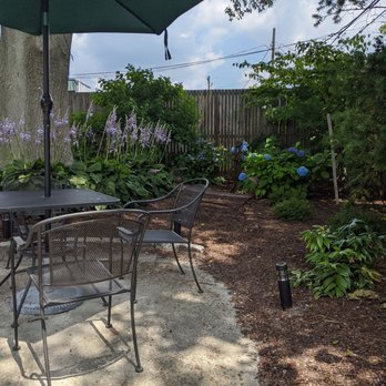 Bellefonte Cafe - a patio with a table and chairs - American Near Me - Wilmington, Delaware