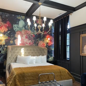 Front Street Inn - Amsterdam room - Hotels Near Me - Wilmington, North Carolina Front Street Inn - Amsterdam room - Hotels Near Me - Wilmington, North Carolina