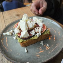 Kaffee Frech - Avocado fig toast