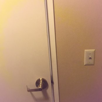 Courtyard Chicago Southeast/Hammond, IN - Bathroom door wouldn't close all the way - Hotels Near Me - Hammond, Indiana