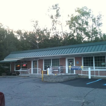 Harwinton Pizza & Restaurant - Kinda hard to swing in from 118 - Pizza Near Me - Harwinton, Connecticut Harwinton Pizza & Restaurant - Kinda hard to swing in from 118 - Pizza Near Me - Harwinton, Connecticut