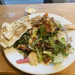Mezza Lebanese Kitchen - Chicken Shawarma with sprinkled pita bits , calling it Fattoush salade... thank god they are not in Montreal.... They would not survive!!!!