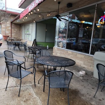High Point Pizza - tables and chairs outside - Pizza Near Me - Memphis, Tennessee High Point Pizza - tables and chairs outside - Pizza Near Me - Memphis, Tennessee