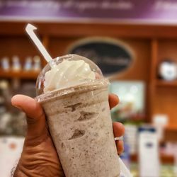 The Royal Chocolate - Cookies N' Cream Milkshake