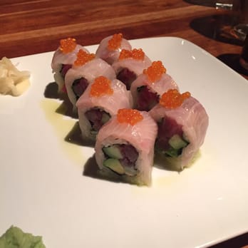 Houston's Restaurant - Hiramasa Roll - New American Near Me - Irvine, California Houston's Restaurant - Hiramasa Roll - New American Near Me - Irvine, California