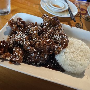 Momo Mee - Crispy Orange Beef - Pan Asian Near Me - Milwaukee, Wisconsin