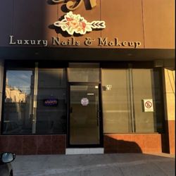 Luxury Nails & Makeup - Fachada exterior