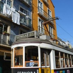 Casa do Mercado Lisboa - A colourfull traditional townhouse in the heart of the old town Lisbon walking distance to Lisbon main attractions and transports.