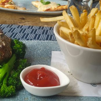 Coliseum Pool and Grill - Filet mignon, frites - New American Near Me - Newport Coast, California Coliseum Pool and Grill - Filet mignon, frites - New American Near Me - Newport Coast, California