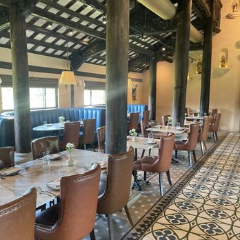 Tillie's - Seating - New American Near Me - Dripping Springs, Texas