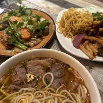 Fusion Corner - lomo saltado, pad see ew, bun bo hue - Asian Fusion Near Me - Stanton, California