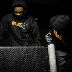 MoversFor.Me - Carefully wrapping Furniture