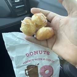 PT Donuts - Nice warm large donut holes. Sweet and yummy