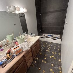 Hanna LLC  - Tub surround