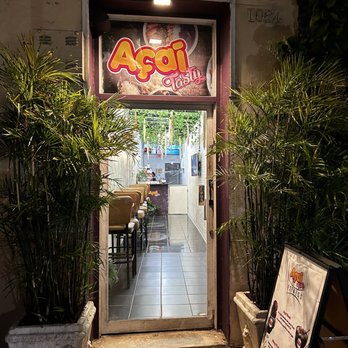 Acai Tasty - the entrance to a restaurant - Acai Bowls Near Me - Miami Beach, Florida