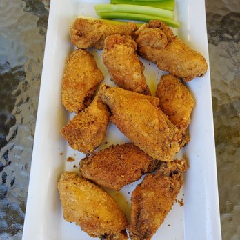 Hawthorne's Backyard Bar & Grill - Chicken wings - Bars Near Me - West Chicago, Illinois