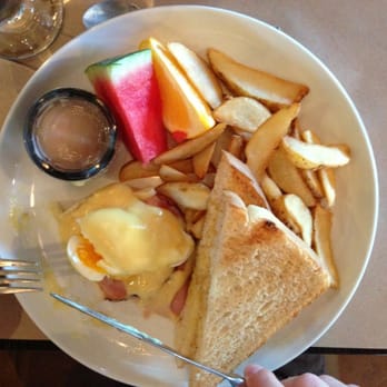 Express du Sud - Œuf bénédictine classique. - Cafes Near Me - Charny, Quebec Express du Sud - Œuf bénédictine classique. - Cafes Near Me - Charny, Quebec