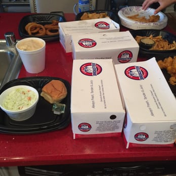 Molly McGuire's - Only delivered one roll with 24 pieces of chicken? Why bother sending any? - Bars Near Me - Oshkosh, Wisconsin