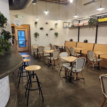 Black Bean Deli - Quaint inside. Now imagine cars here instead of this. Nice repurposing! - Cuban Near Me - Orlando, Florida Black Bean Deli - Quaint inside. Now imagine cars here instead of this. Nice repurposing! - Cuban Near Me - Orlando, Florida