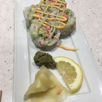Puka's - Spicy crab meat California Roll - Bars Near Me - Honolulu, Hawaii