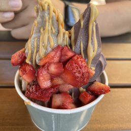Açaí and vanilla freeze - you can choose two flavors for a size 1 Açaí and vanilla freeze - you can choose two flavors for a size 1