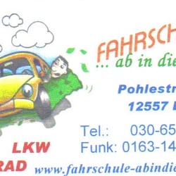 Fahrschule ab in die Hecke