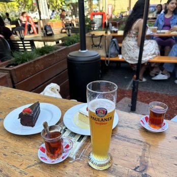 Das Bierhauz - Mountain View - Chocolate Fondant, beer and Turkish tea. - Beer Gardens Near Me - Mountain View, California
