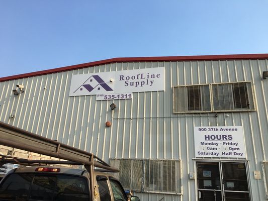 Roofline Supply & Delivery Logo